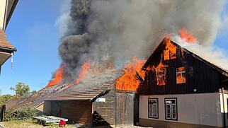 Burg Brand dreiteilige Scheune