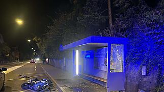 Baden Bushalteh&auml;uschen Unfall