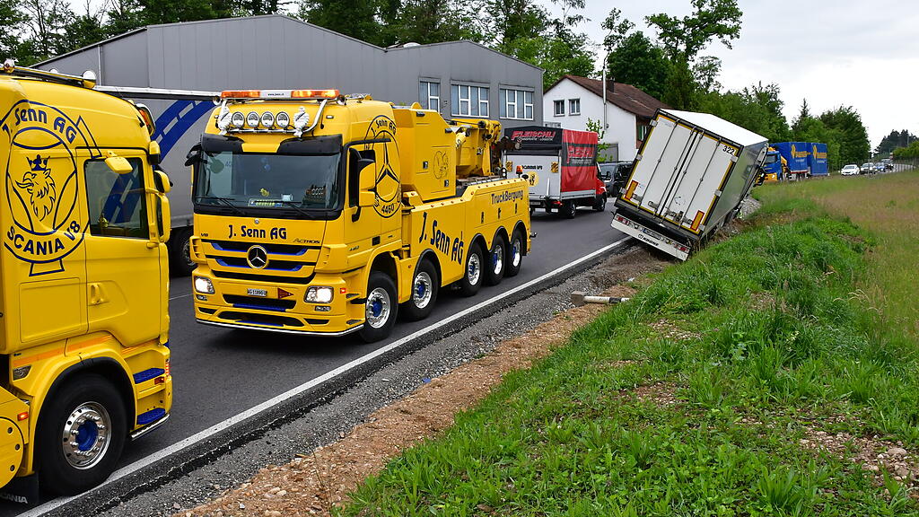 LKW-Unfall Abzweiger Beznau