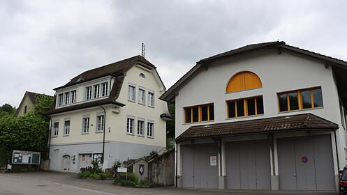 Altes Schulhaus und Mehrzweckgeb&auml;ude Mellikon