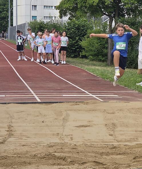 Sporttag Schule B&ouml;ttstein