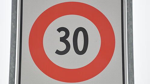 30er-Zoneneing&auml;nge signalisieren