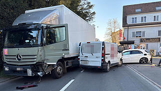Reinach Unfall Lastwagen