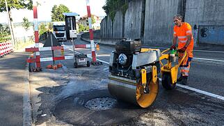 Belagssanierung Kanaldeckel Surbtalstrasse D&ouml;ttingen